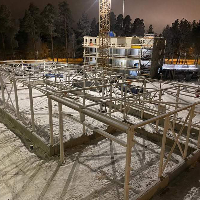 Oulun Mäntylän uuden Salen lähikaupparakennuksen teräsrunko.